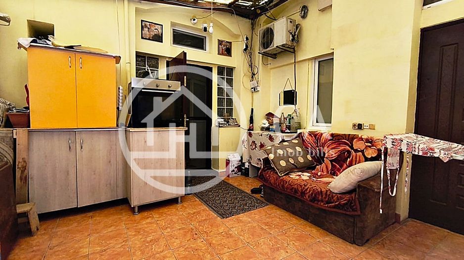 Proprietate mixta de vanzare apartament si spatiu comercial, Oradea - Poză 12