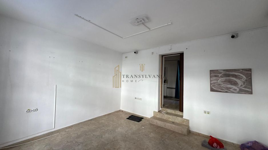 Spațiu comercial de închiriat în zona istorică cu vad pietonal - Poză 4