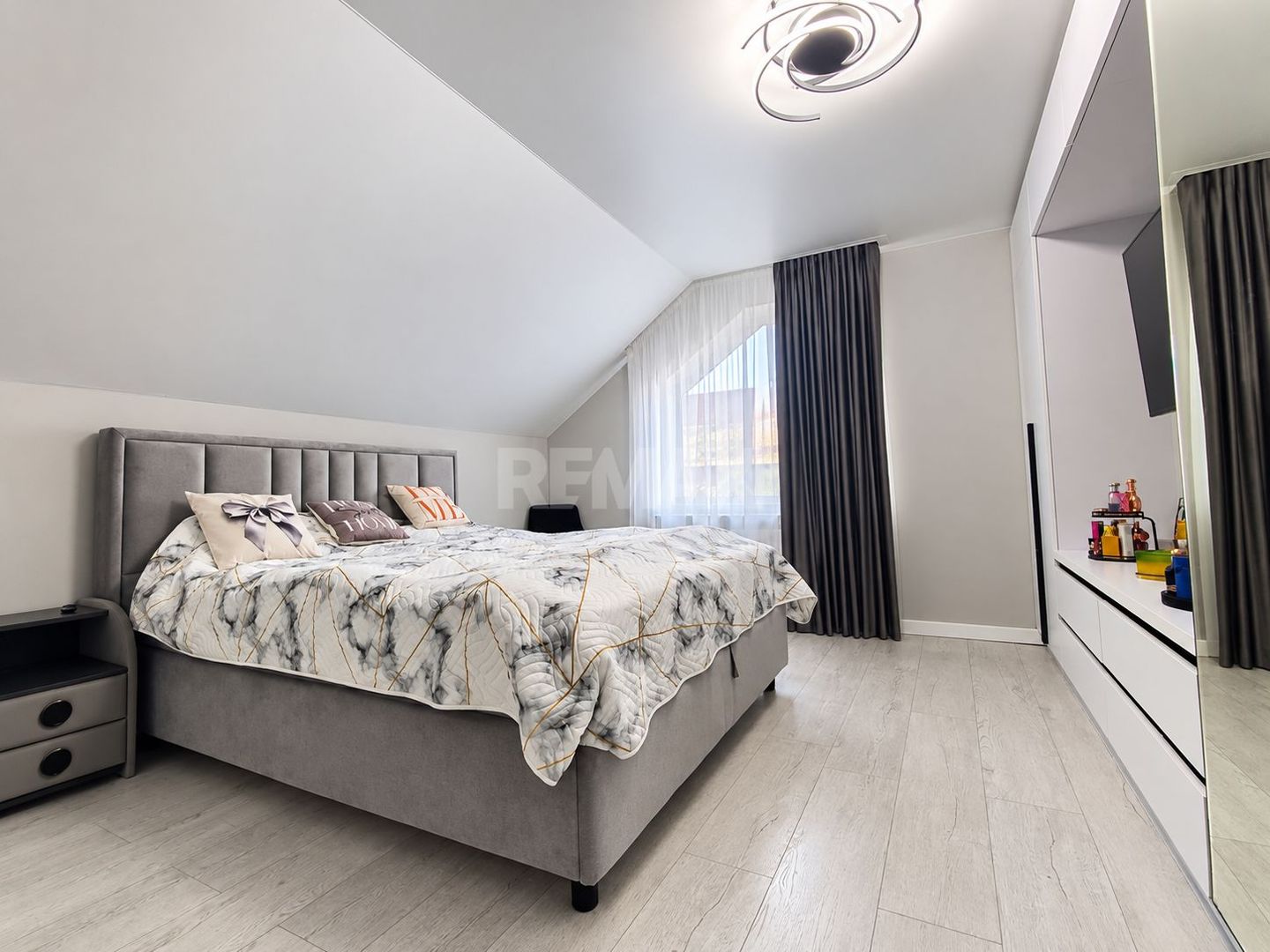 CASĂ TIP DUPLEX ÎN SÎNGERA | 220 m² | 4 DORMITOARE | 6 ARI - Poză 11