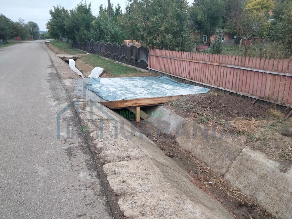 Teren intravilan central de vânzare în Roscani, Iași - 670 mp, ideal pentru casă la țară - Poză 2