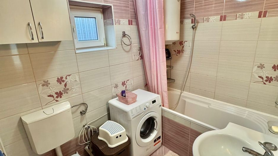 De vânzare casă cu 4 camere, garaj - Poză 7