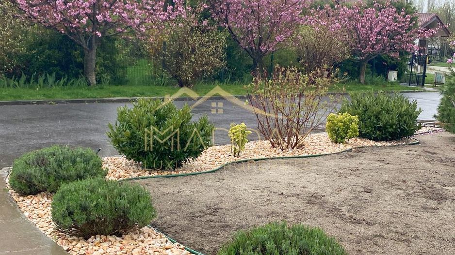 Vila Paradisul Verde ,  vedere  spre lac  **** curte 700 mp - Poză 10