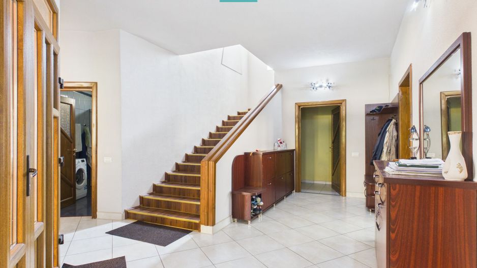 Casă ultracentrală cu 6 camere pentru investiții - Poză 8
