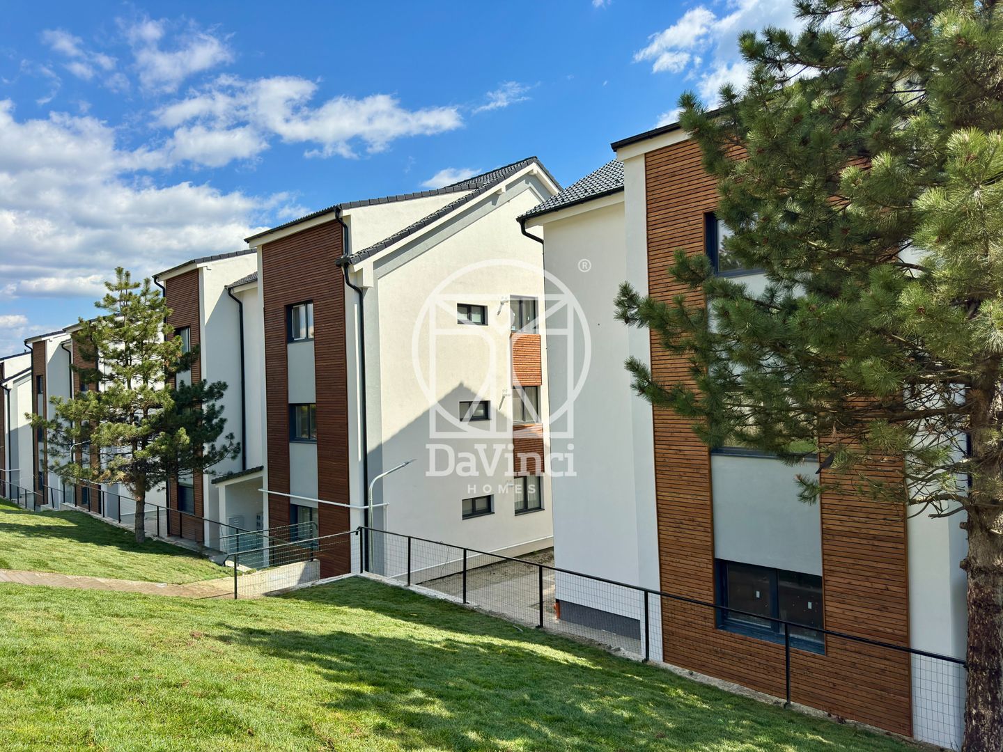 Apartament 3 camere - aer conditionat, finisat la alb (NCL-COL-ap.3) - Poză 1