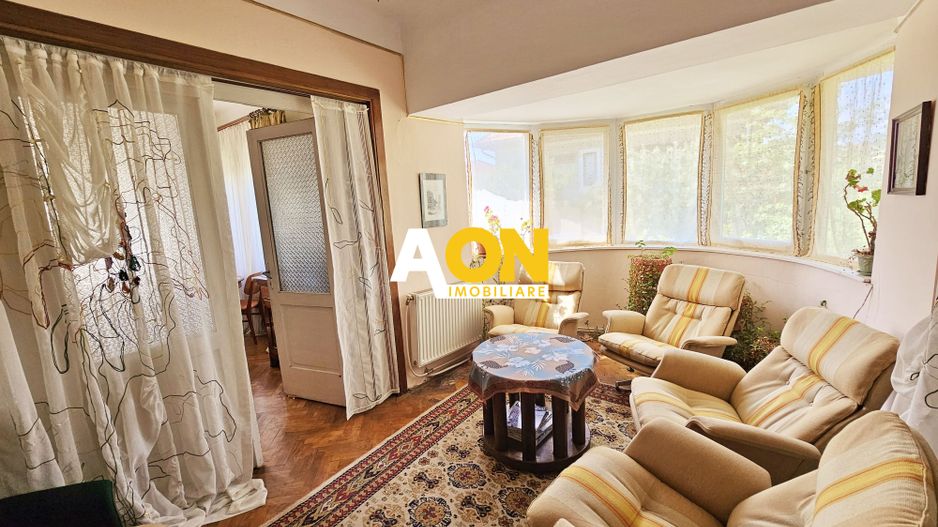 Casa situata in imediata apropiere a Cetatii - Poză 8