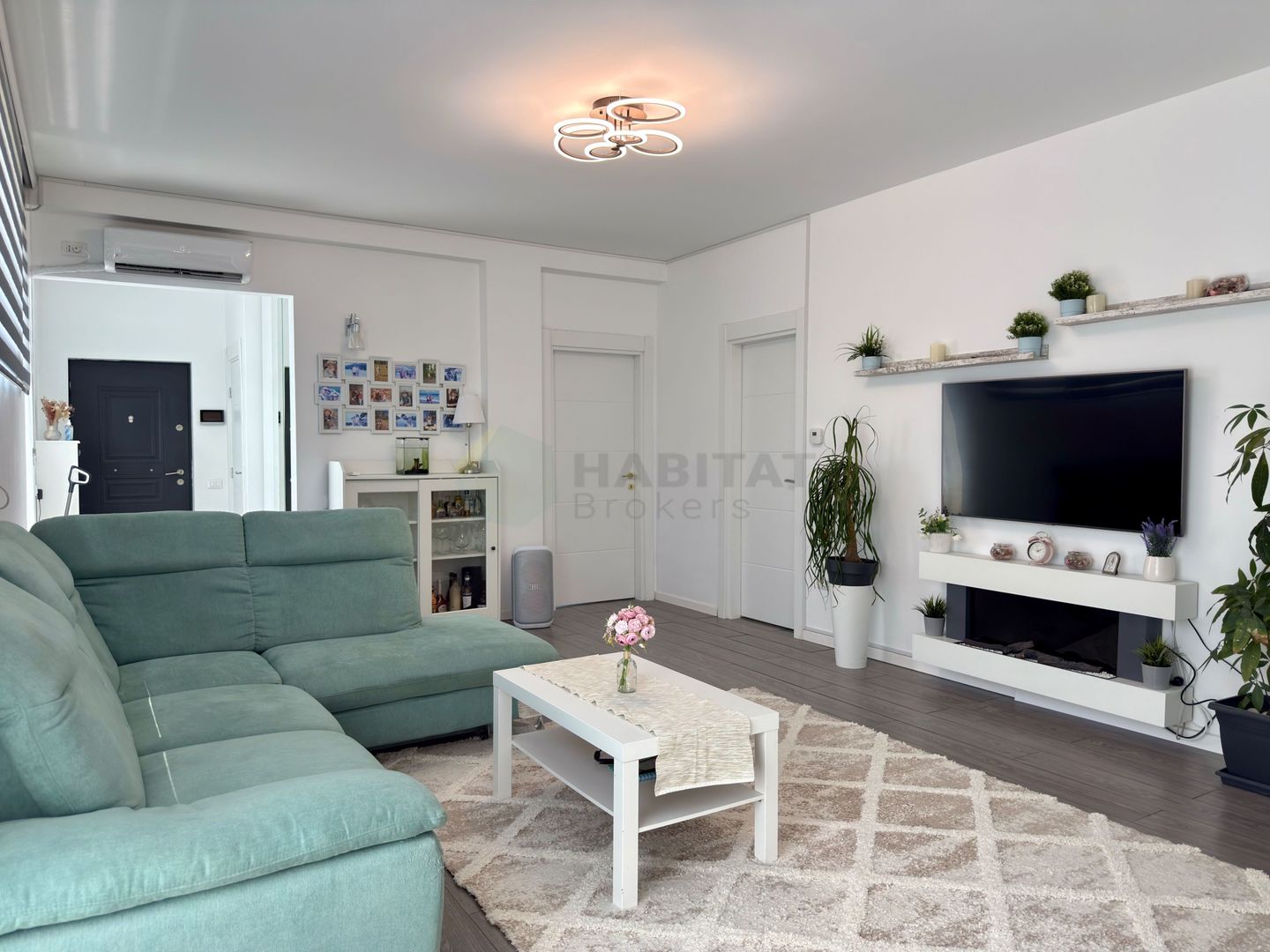 Casa pe parter cu 3 camere | Tunari | Mobilata si utilata - Poză 2