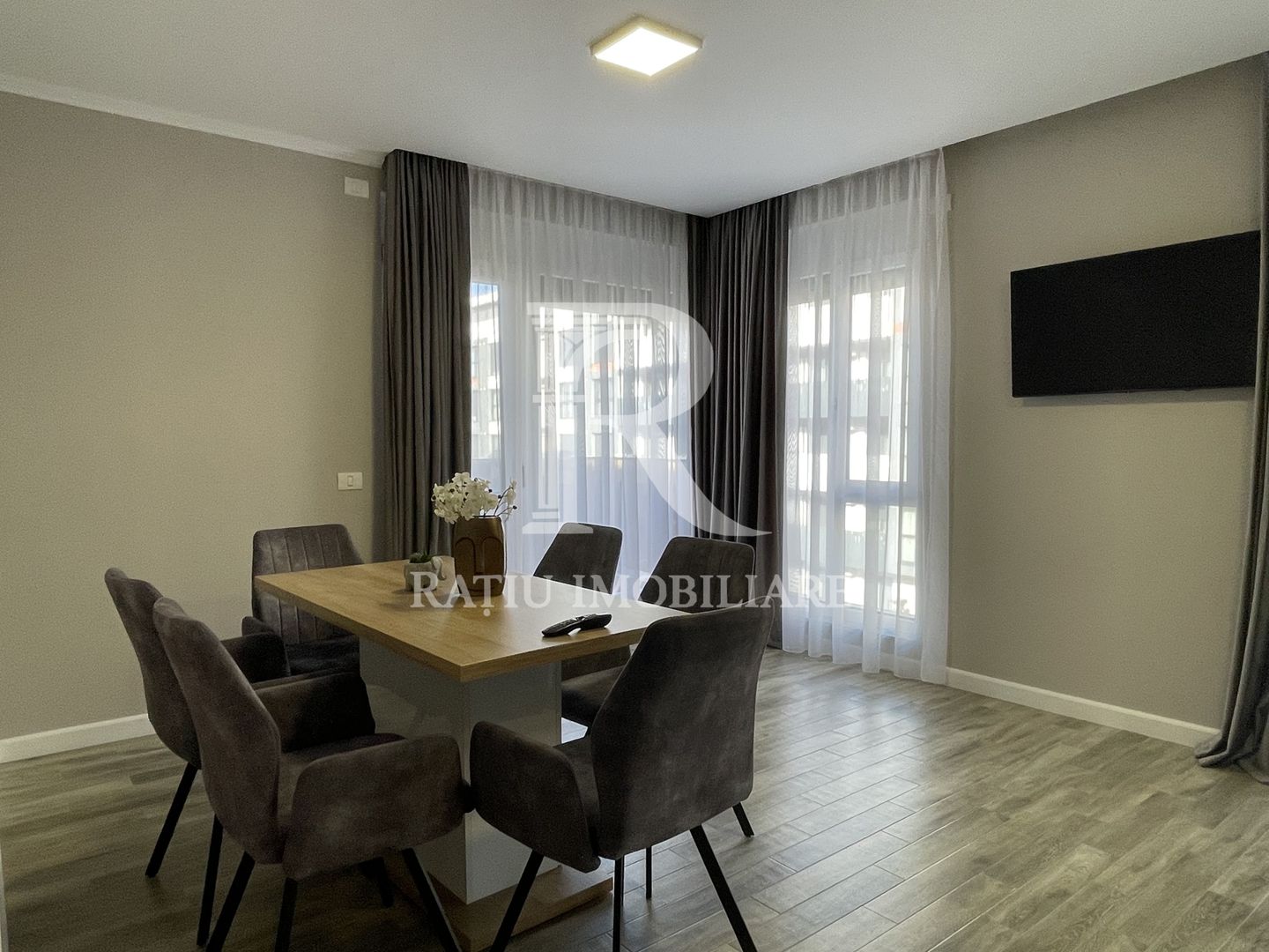 Apartament cu 3 camere | Parcare | Etaj 2 | West Residence | Oradea - Poză 1