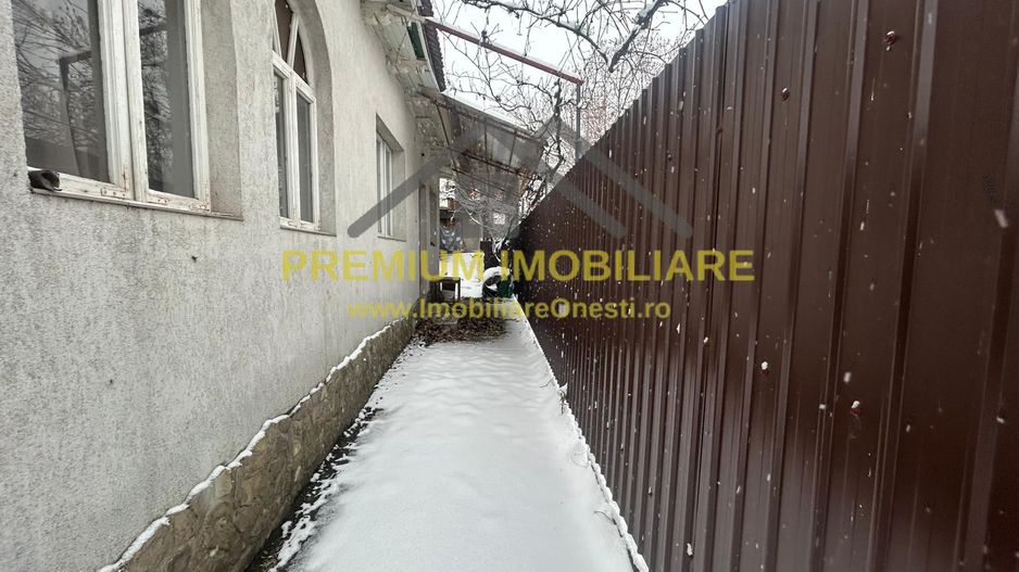 Casă batraneasca+ teren 999 mp intravilan în Oituz - Poză 2