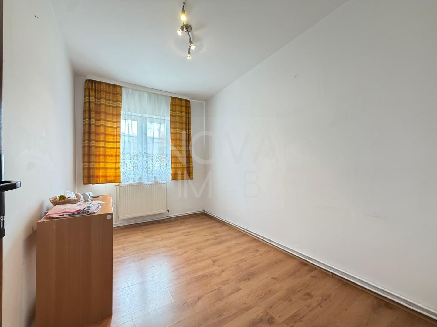 Apartament 3 camere, decomandat, etajul 3/4 - Cisnadie - Poză 4