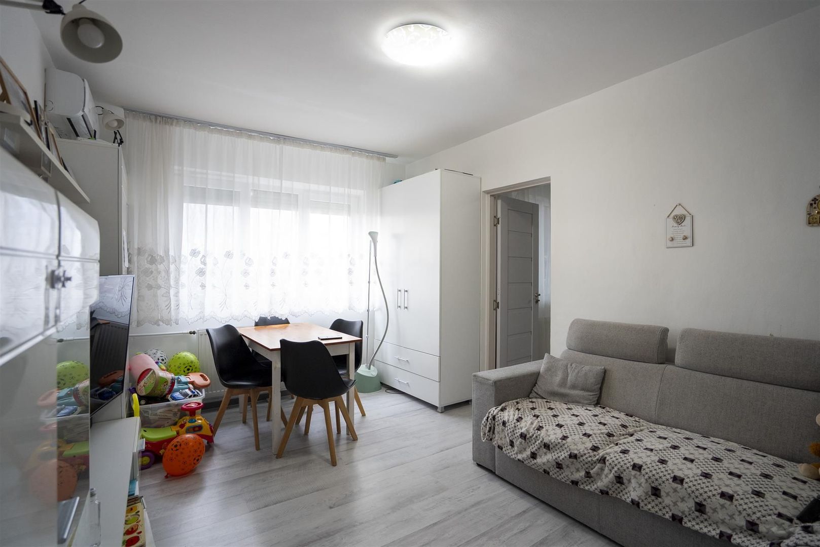 Apartament cu 2 camere complet renovat  Iosia - Poză 1