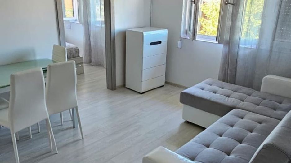 vand apartament 2 camere ,zona centrala - Poză 1