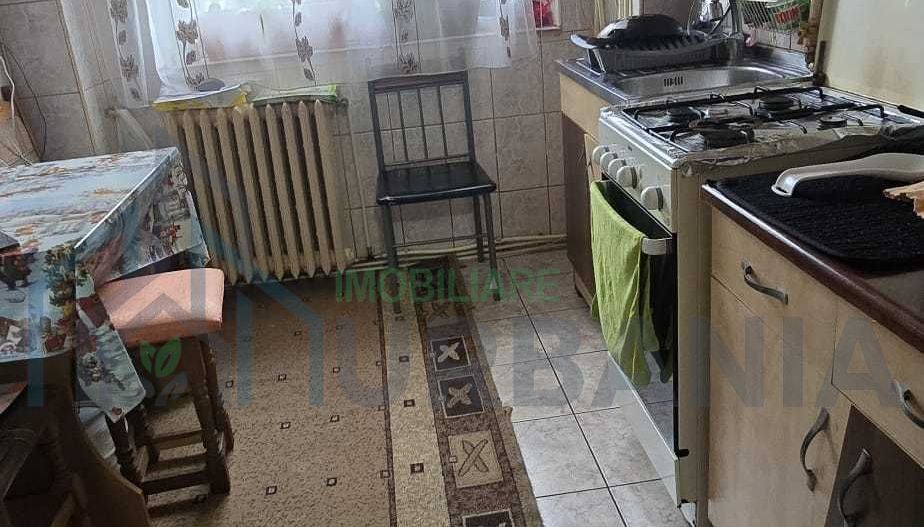 Închiriez apartament 2 camercamere semideomande - Poză 1