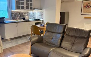 Garsoniera spatioasa, aproape de aeroport - Poză 3