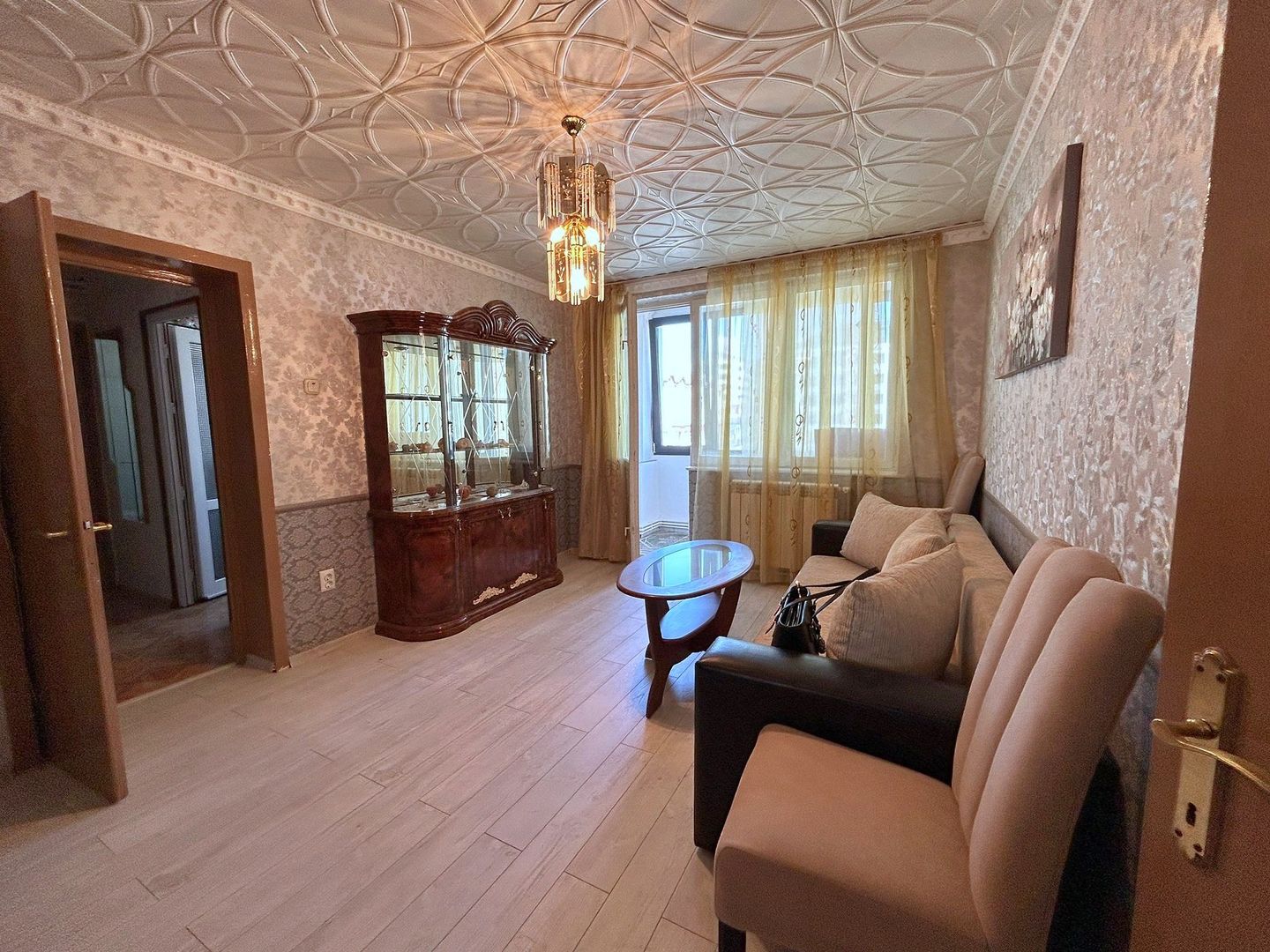 Apartament cu 3 camere  | 55 mp | Centru  |  Comison 0 - Poză 2