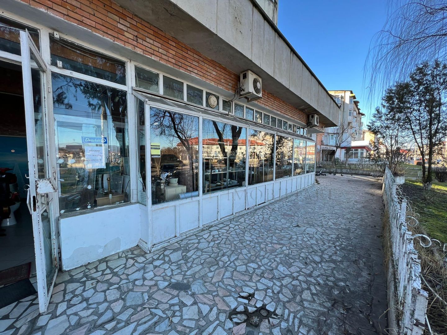 Spatiu Comercial De inchiriat / vanzare - Zona centrala Onesti - Poză 1