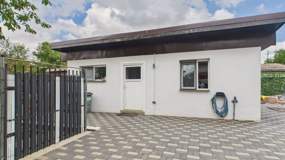 Vilă spațioasă cu 6 camere în Dumbrăvița - Poză 3