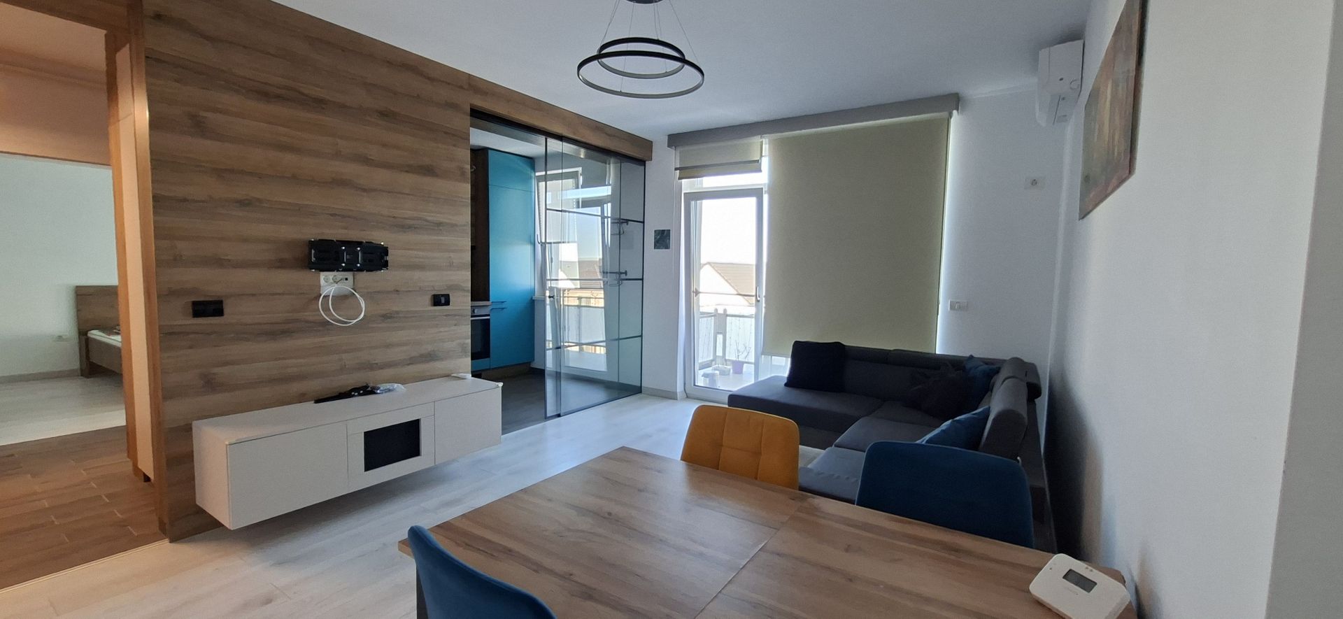 Apartament cu 3 camere, 2 bai si loc de parcare - Poză 1