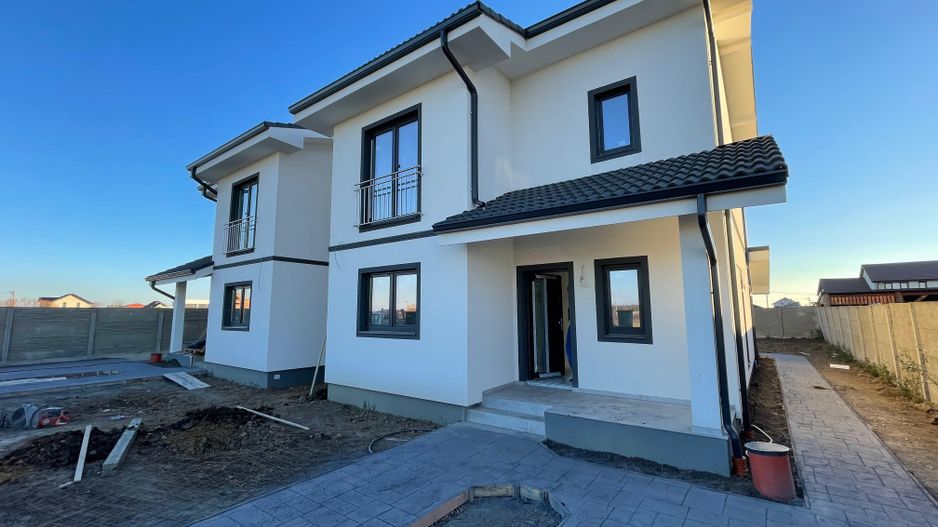 Duplex despartit prin camera tehnica - finisaje premium - Poză 1