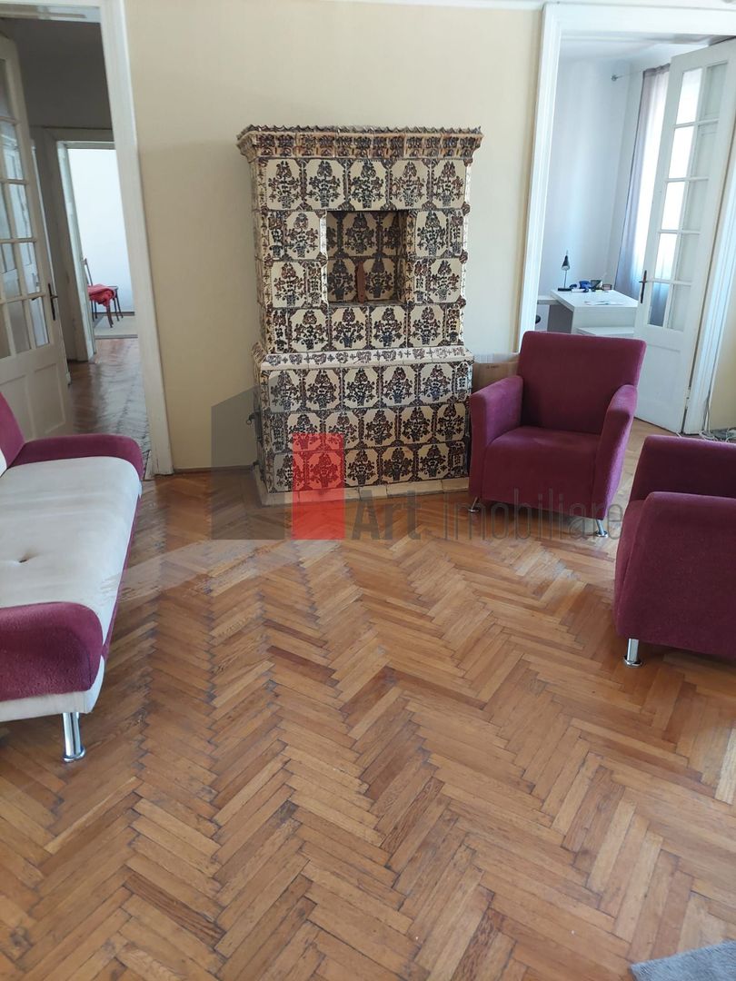 Apartamentul "MONARKI", et. 1 in vila, singur pe etaj, superb - Poză 2