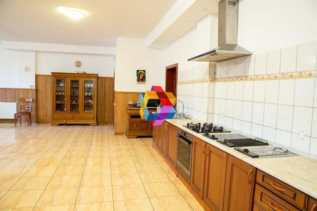 Conac cu piscina - 1810 mp - Poză 5