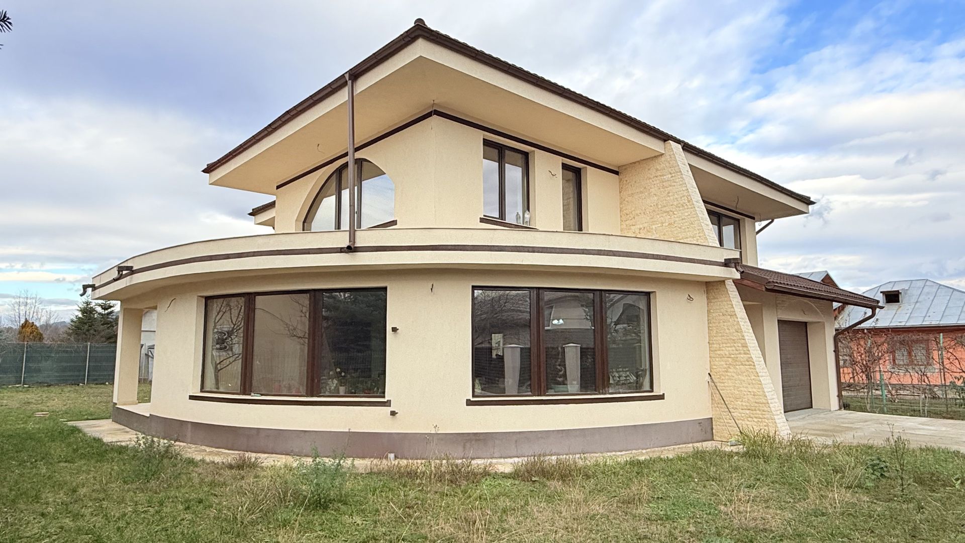 Vila Delux P+1 cu terasă și garaj + teren intravilan 783mp - Poză 4
