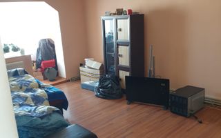 Apartament cu 3 camere de vânzare. Zona Micro 5 - Poză 1