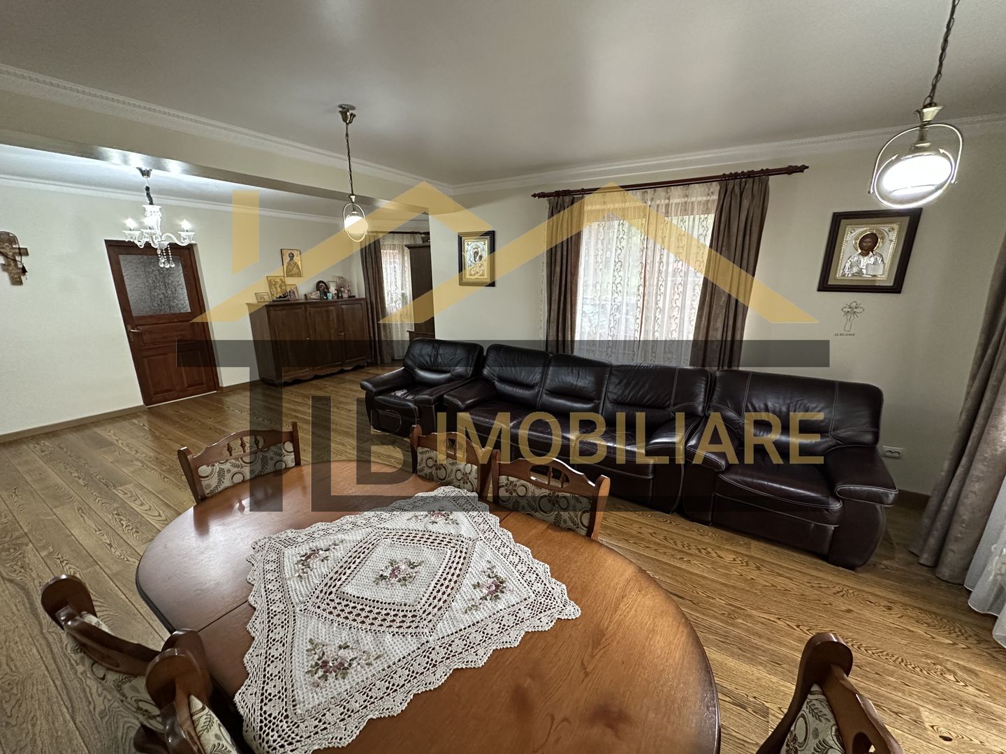 Vila cu 8 camere de vanzare, teren 1580mp, Zona Praid - Poză 22