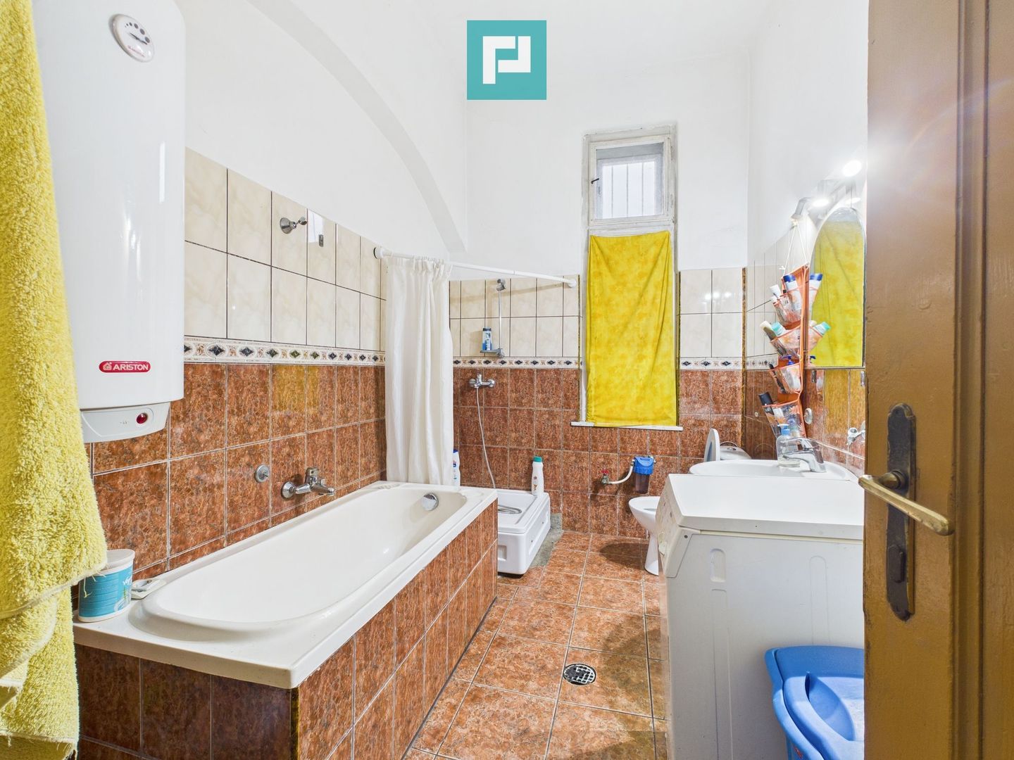 CONAC IMPRESIONANT ÎN GHIOROC - Poză 44