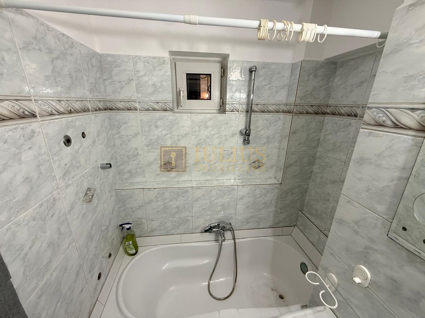 Medicina, 2 camere, 2 bai, centrala proprie, apartament spatios-105 mp - Poză 9