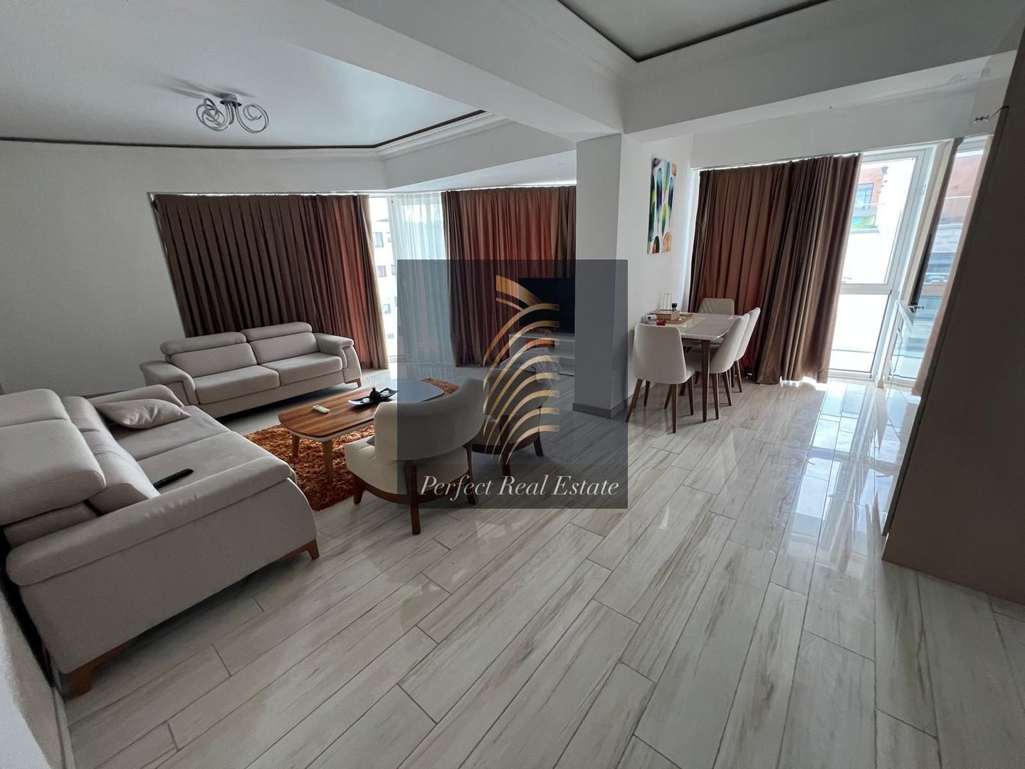Perfect Real Estate – Închirieri Apartamente Mamaia, White Tower 🏖️ - Poză 2