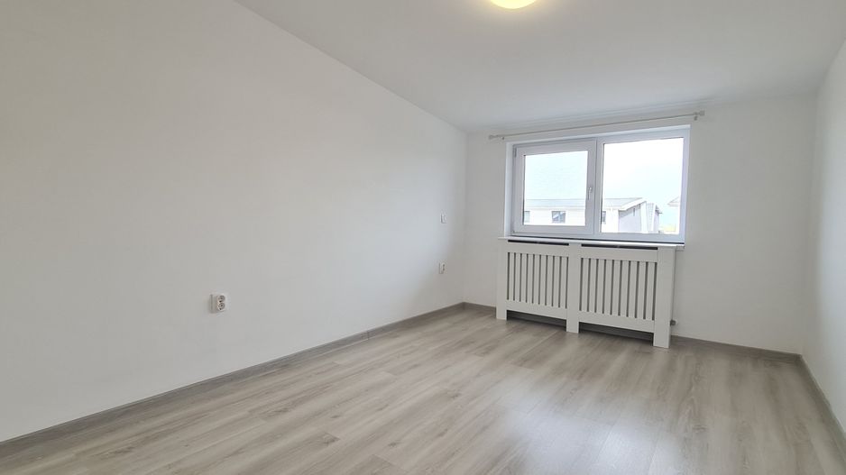 Casa cocheta semimobilata semiutilata in Cartier Izvor Tarlungeni Brasov - Poză 7