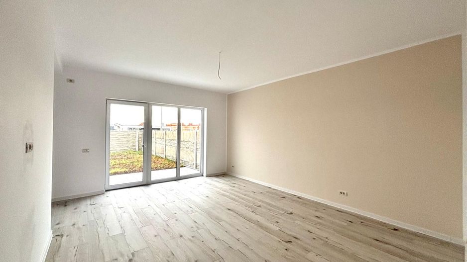 Duplex  modern pe parter cu 4 camere, Sacalaz - Poză 1
