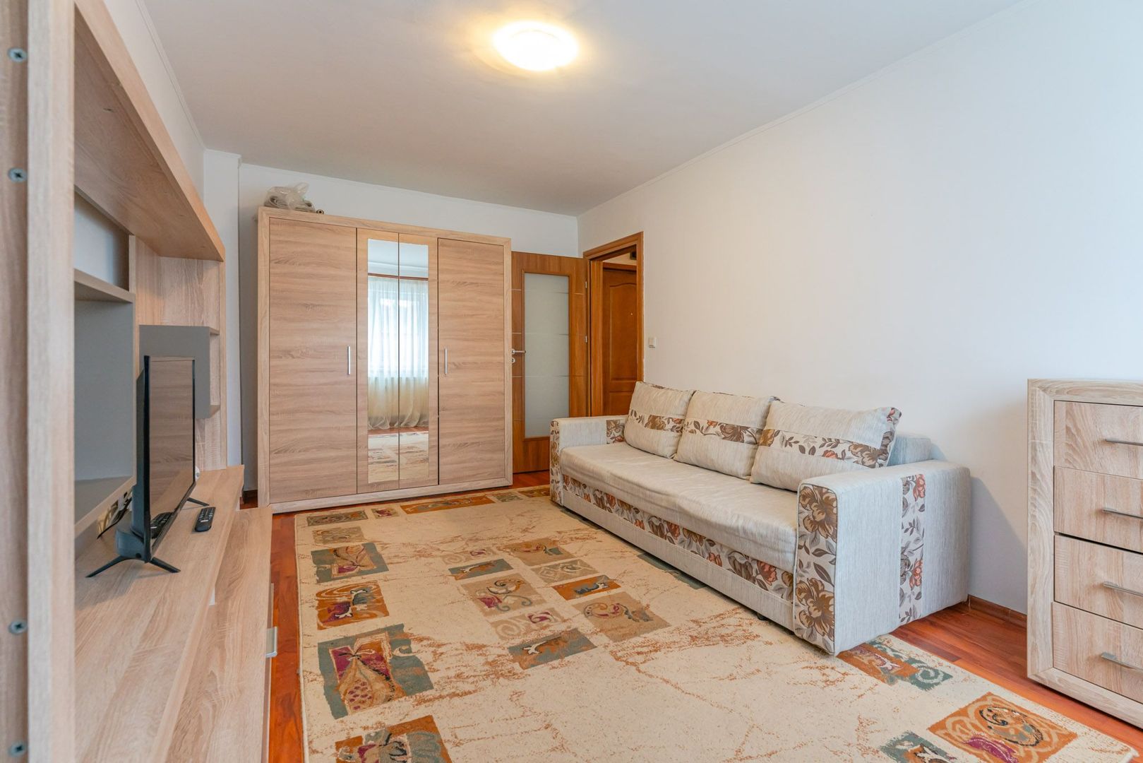 Garsonieră de 32 mp cu bucătărie separată, parter,  zona Piața Astra - Poză 3