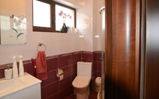 Casă spațioasă de vânzare în Gheorgheni – vedere spre parc - Poză 13