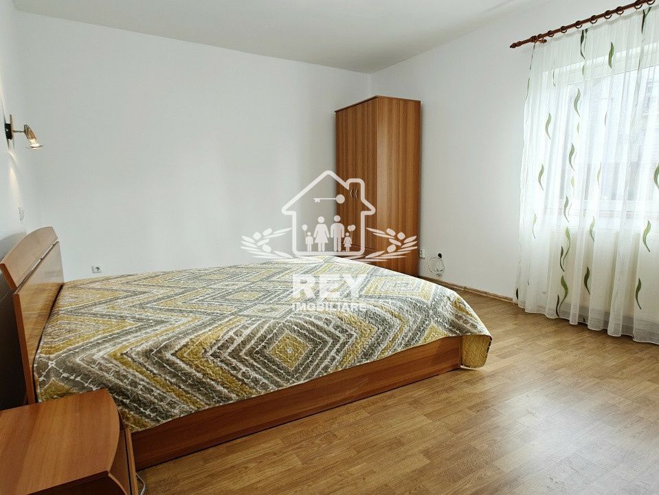 Apartament 4 camere cu garaj zona Strand- V.Aurie - Poză 14