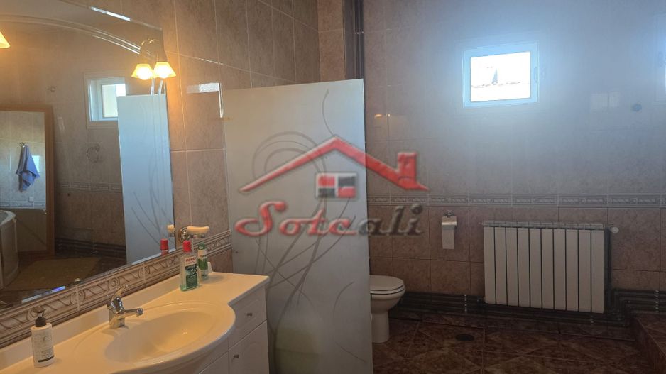 Vilă elegantă și casă independentă pentru oaspeți - Banesti - Poză 28