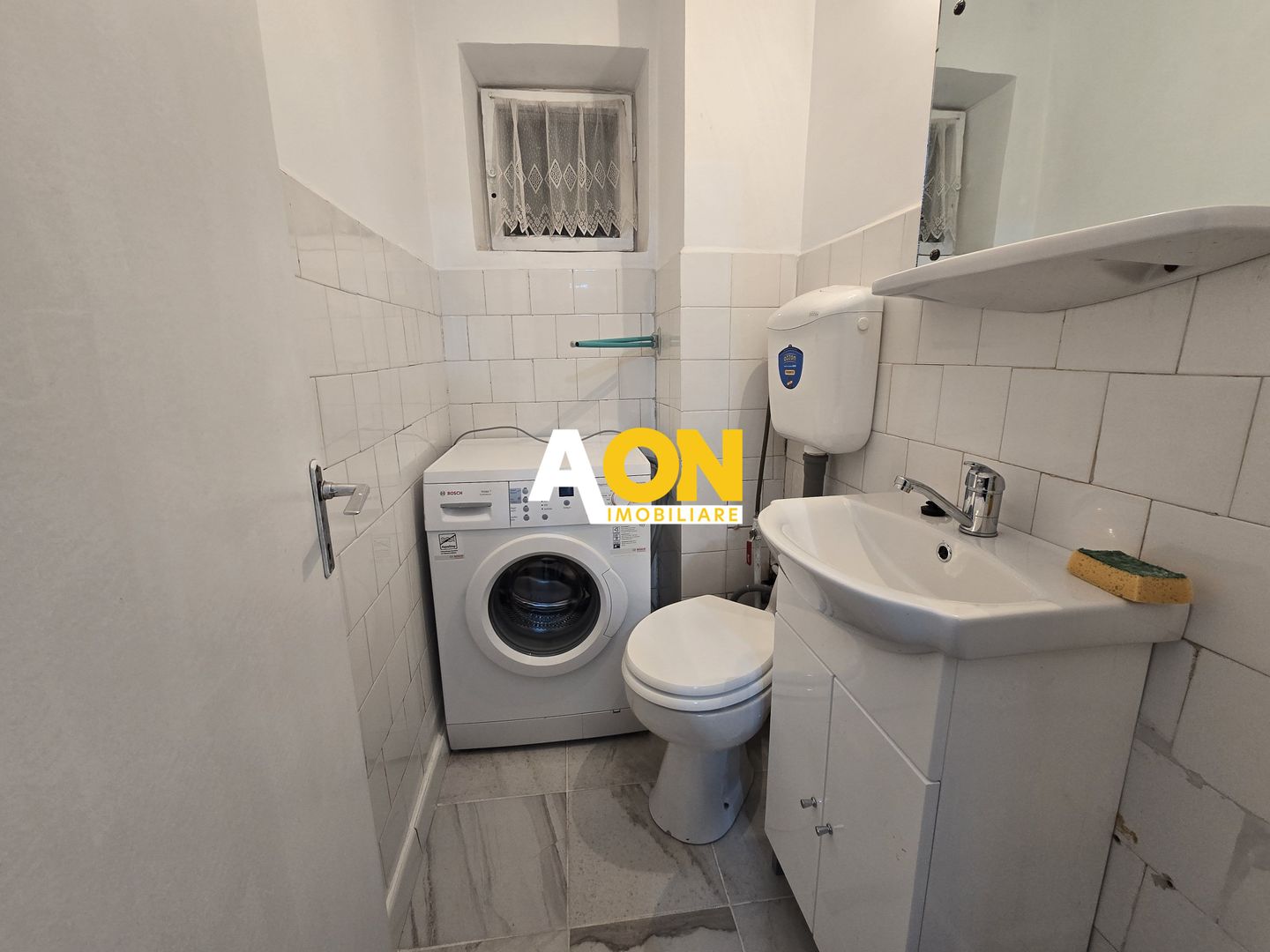 Apartament cu 3 Camere, Etaj 1, Zona Cetate - Poză 3