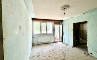 Pentru renovat - vanzare 2 camere la 200 de metri de statia de metrou - Poză 3