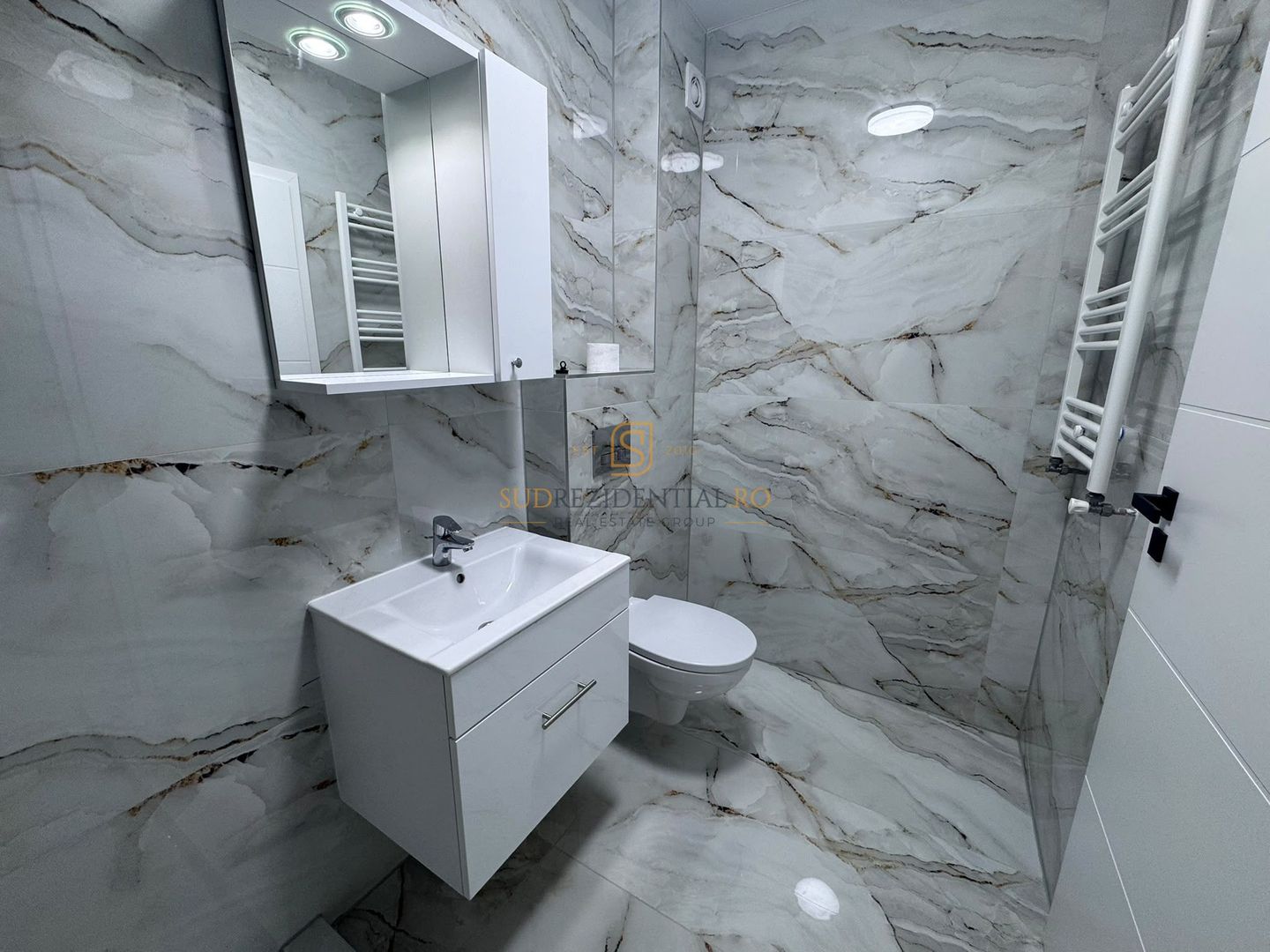 Apartament cu o camera, piscina exterioara, metrou Berceni - Poză 7