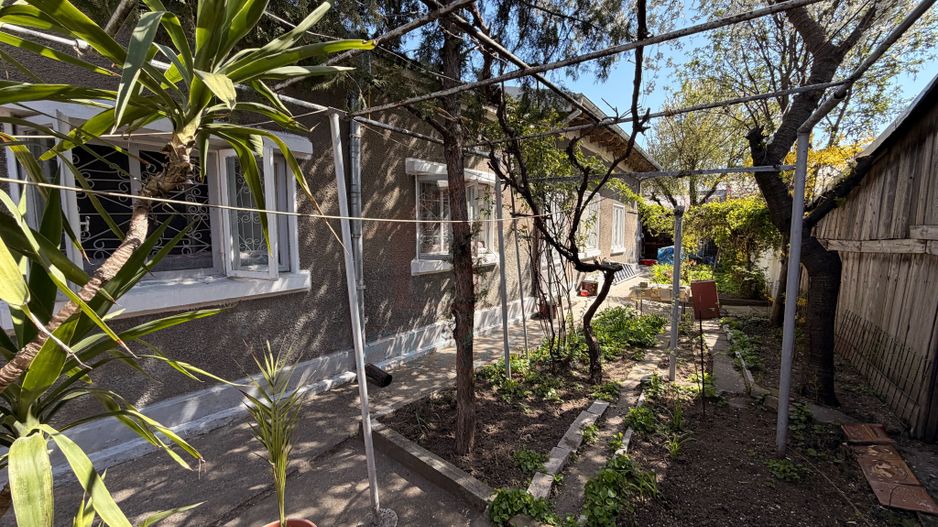 Casă boierească cu 4 camere in Galati, Zonă Piața Centrală, - Poză 1