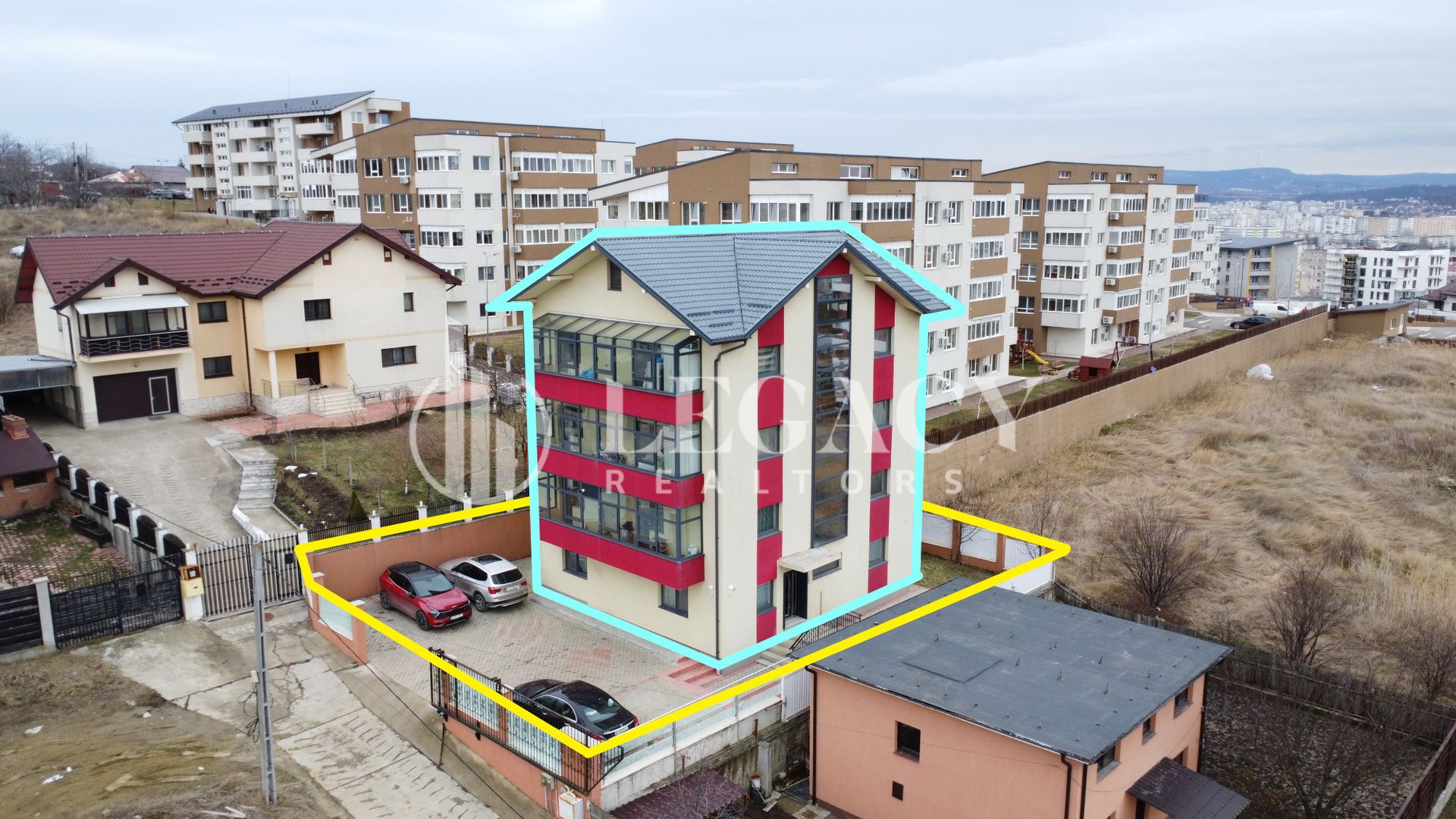 De vânzare - Vilă P+3E+M cu 7 apartamente, Păcurari-Alpha Bank - Poză 1