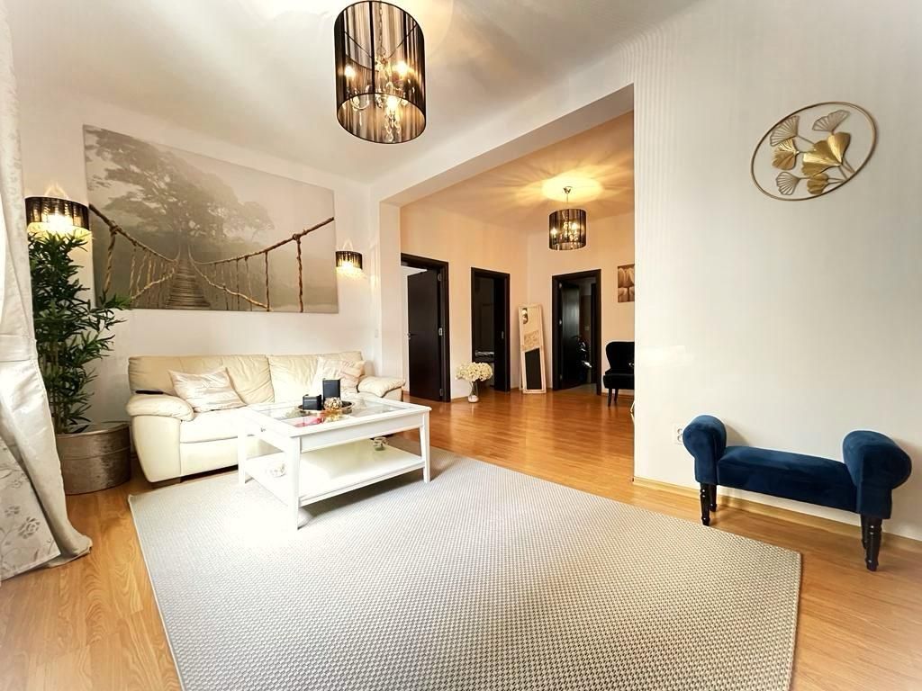 Apartament 3 camere - Piața Victoriei - curte 30mp  - 113mp utili - Poză 1