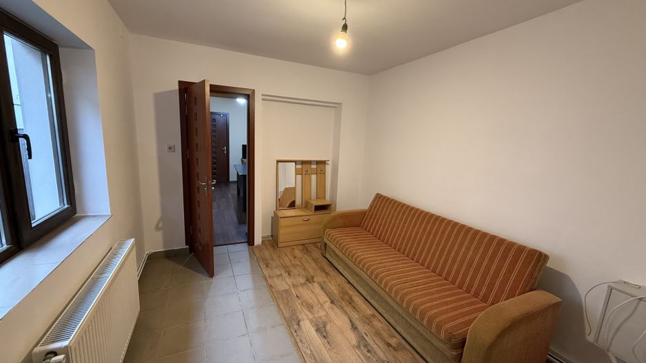 Spațiu de închiriat în Vilă - 2 camere+birou+curte în Campina - Poză 5