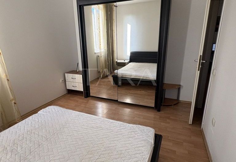 Apartament cu 1 cameră, 41 mp, parcare și centrală proprie. - Poză 1