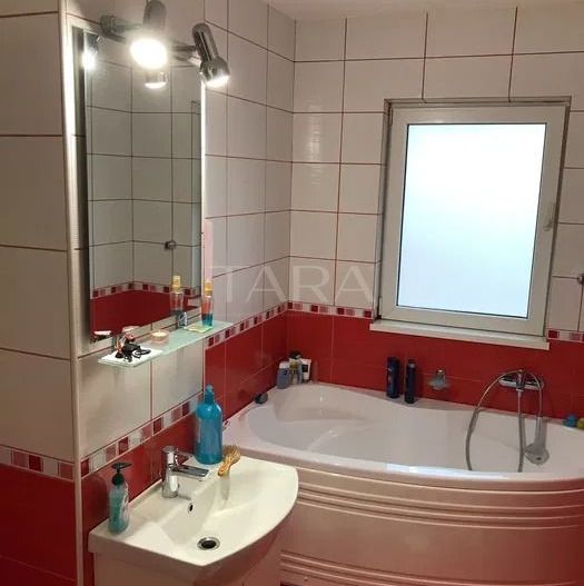 2 Camere Decomandat 65 mp cu Parcare Inclusă Aproape de Cluj - Poză 8