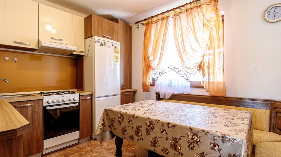 Vilă cu 4 dormitoare în Livada - Poză 7