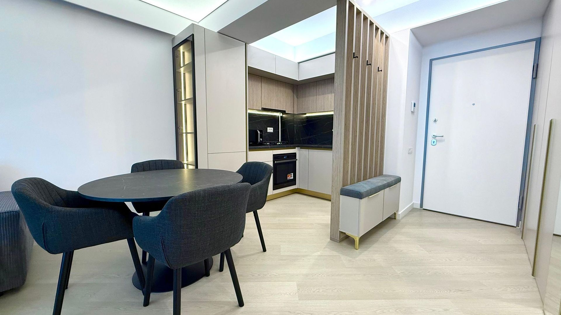 INCHIRIERE DOUA CAMERE CORTINA NORTH - Poză 3