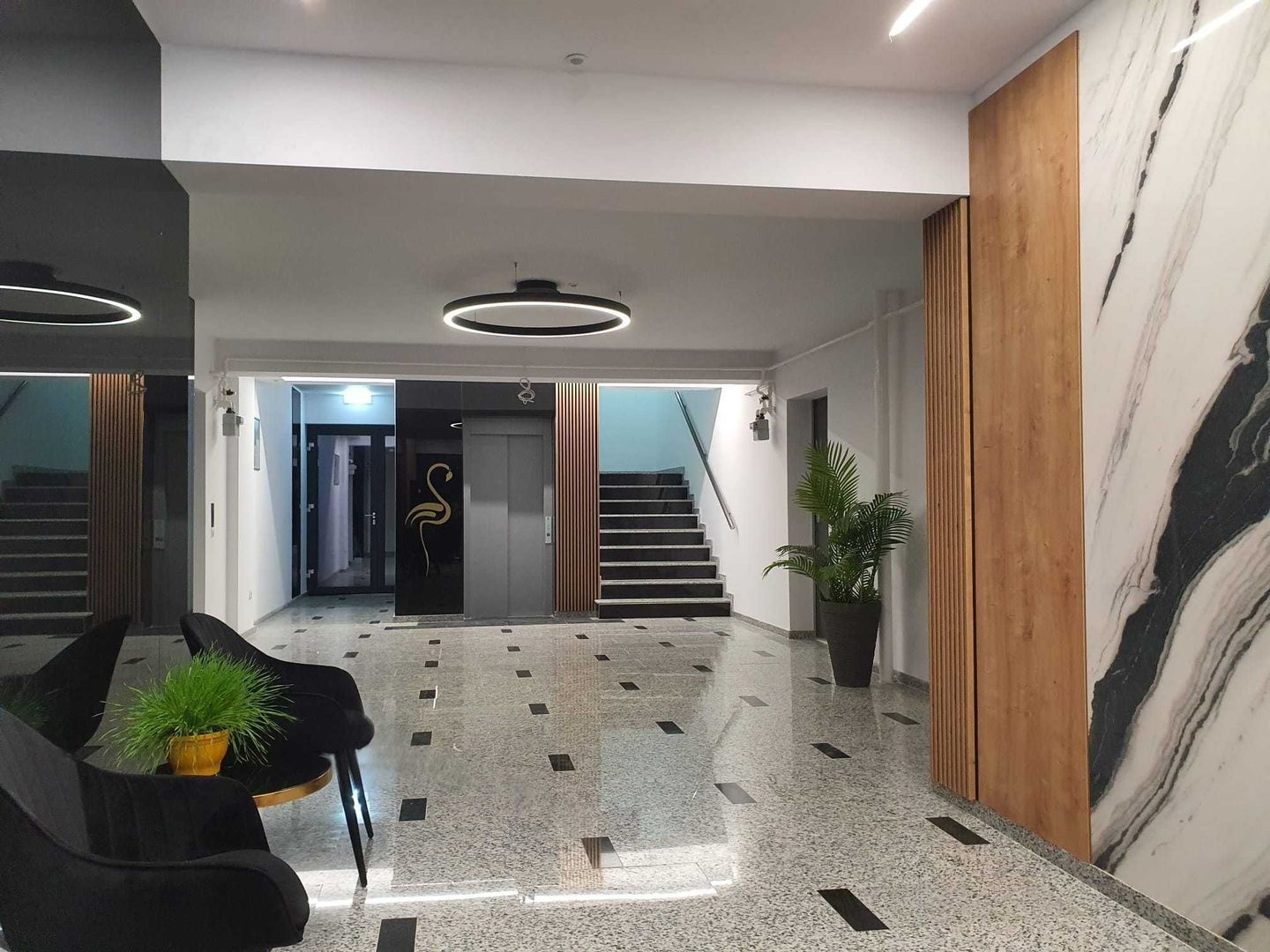 Inchiriere apartament 2 camere,lux, mobilat, loc de joaca si barbeque - Poză 1