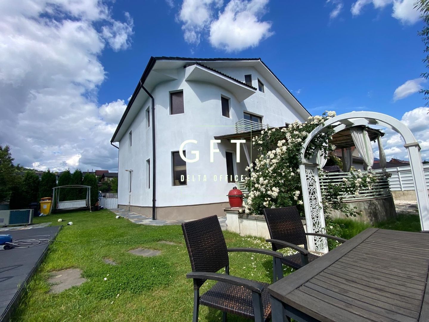 PRET REDUS!!! Vila de lux, P+E+M, piscina, 7 minute de centru Bistritei - Poză 15