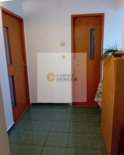 4 Camere - 100MP | Creditabil | 2/10 | 2 Bai | 1979 | Piata Gorjului - Poză 9